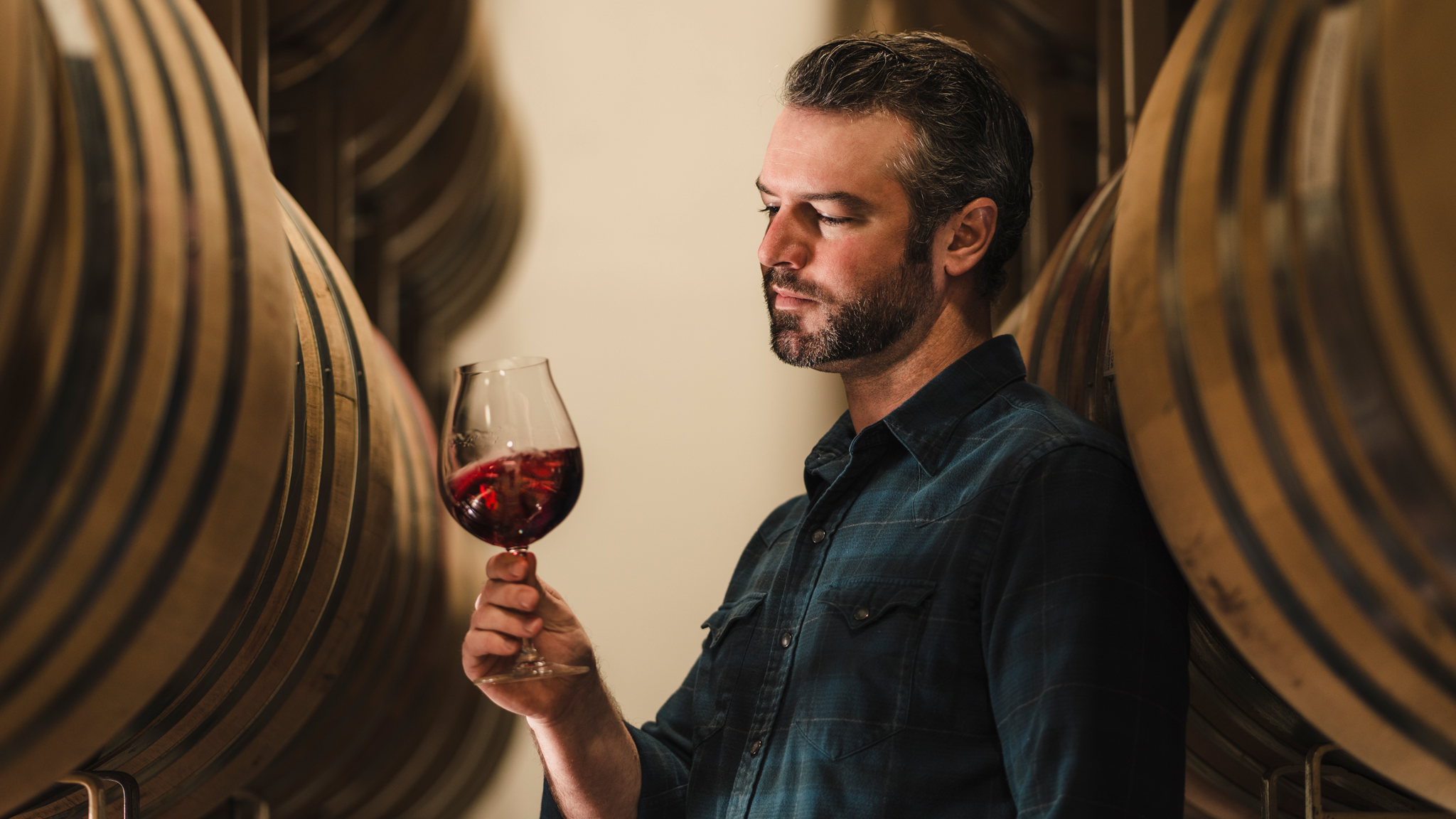 Siduri winemaker playing pool